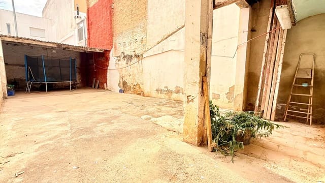 6 bedroom Townhouse for sale in Aldaia with garage - € 187,000 (Ref: 9197808)