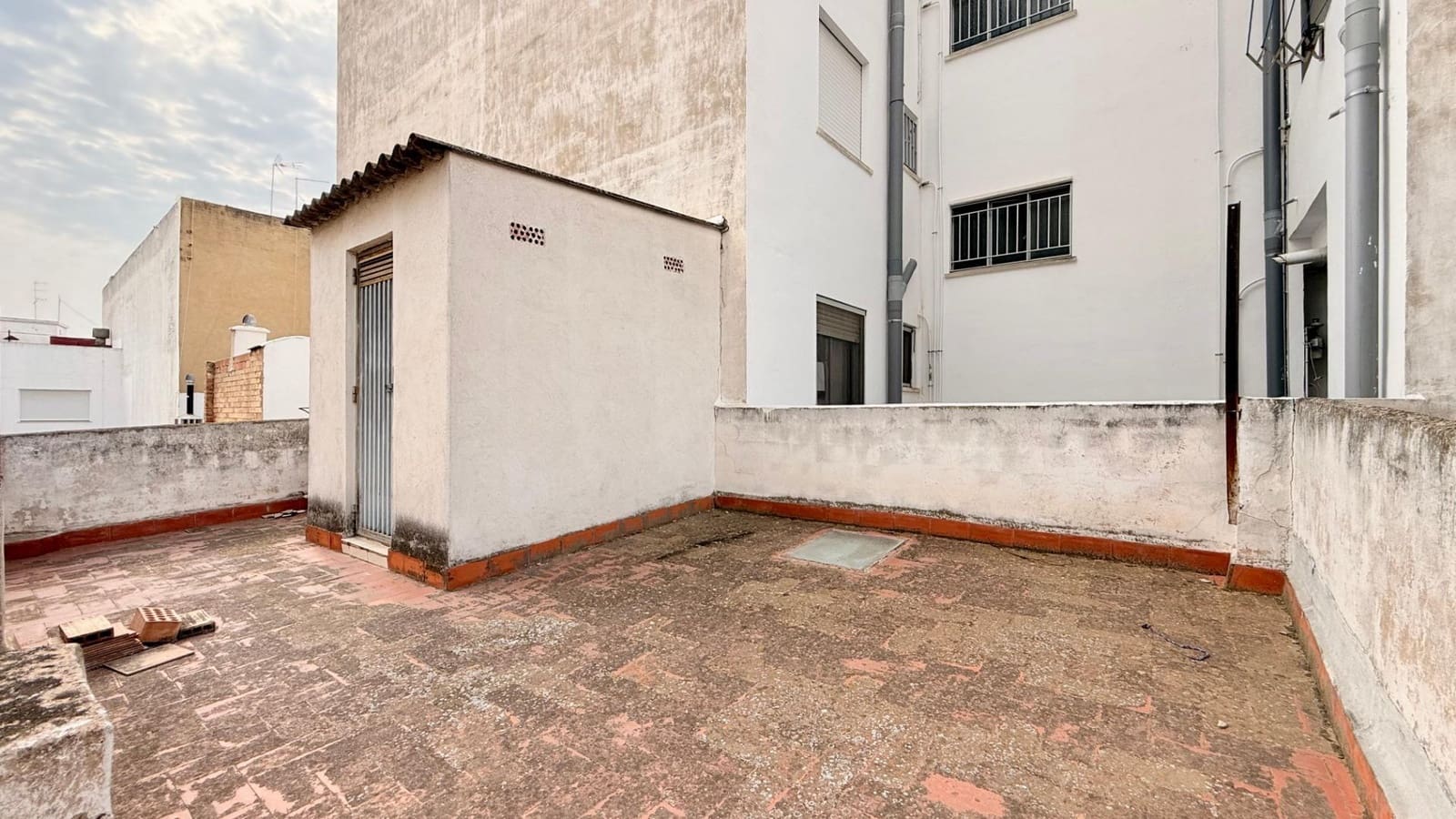 6 soverom Hus til salgs i Aldaia med garasje - € 187 000 (Ref: 9197808)