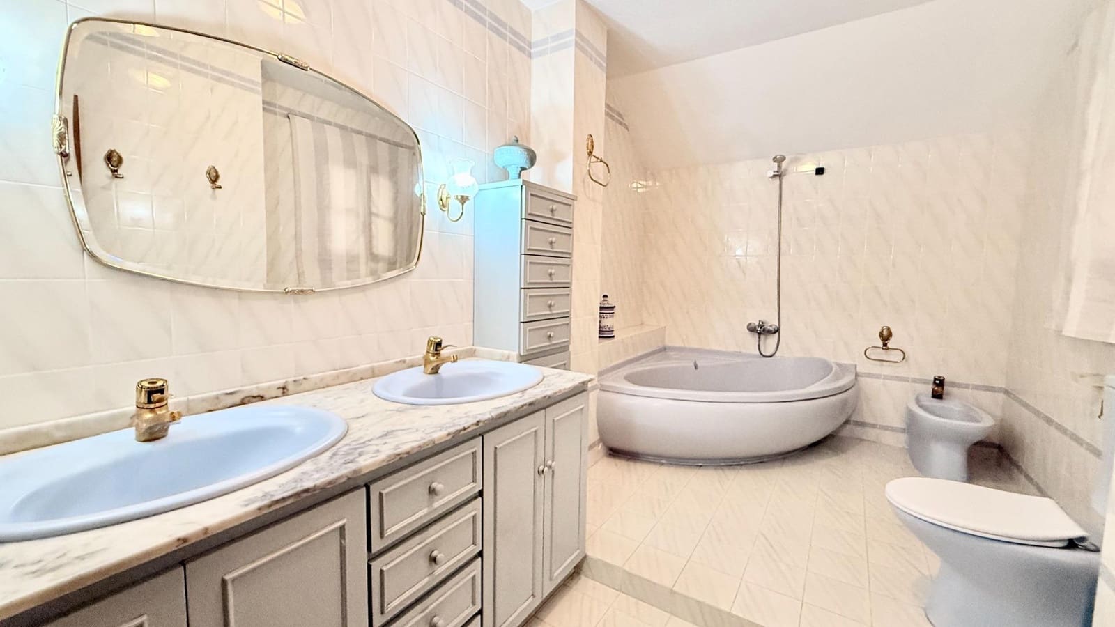 2 bedroom Flat for rent in Albalat dels Sorells with garage - € 1,000 (Ref: 9379131)