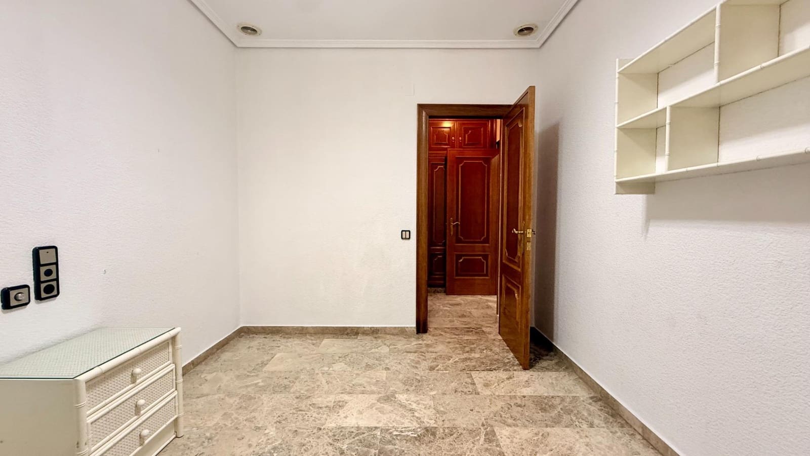 2 bedroom Flat for rent in Albalat dels Sorells with garage - € 1,000 (Ref: 9379131)