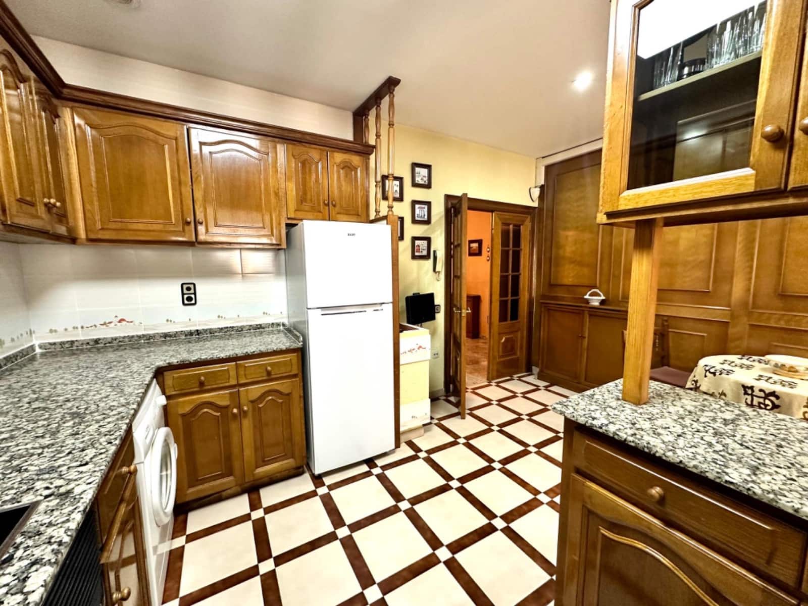 2 bedroom Flat for rent in Albalat dels Sorells with garage - € 1,000 (Ref: 9379131)