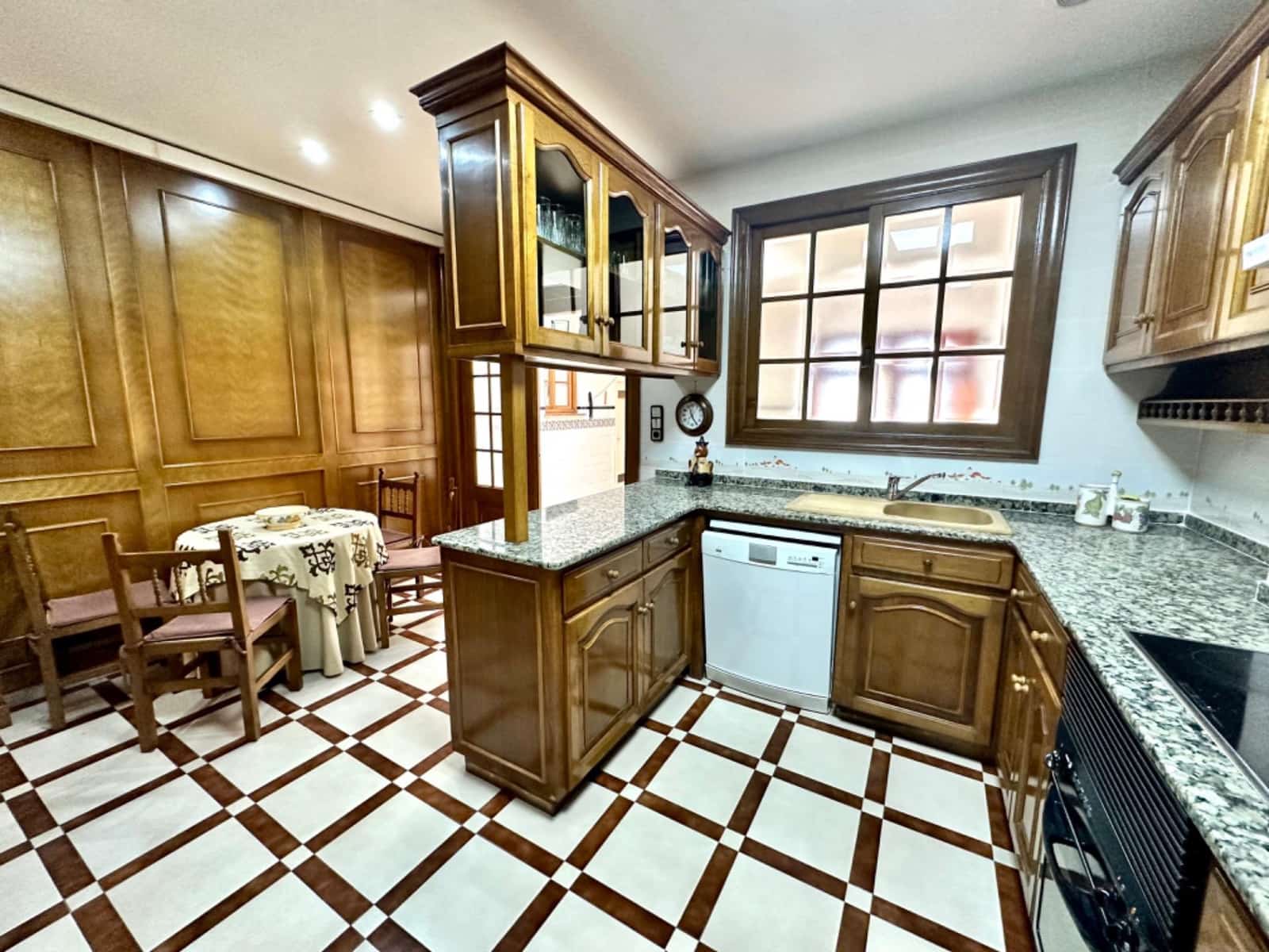 2 bedroom Flat for rent in Albalat dels Sorells with garage - € 1,000 (Ref: 9379131)