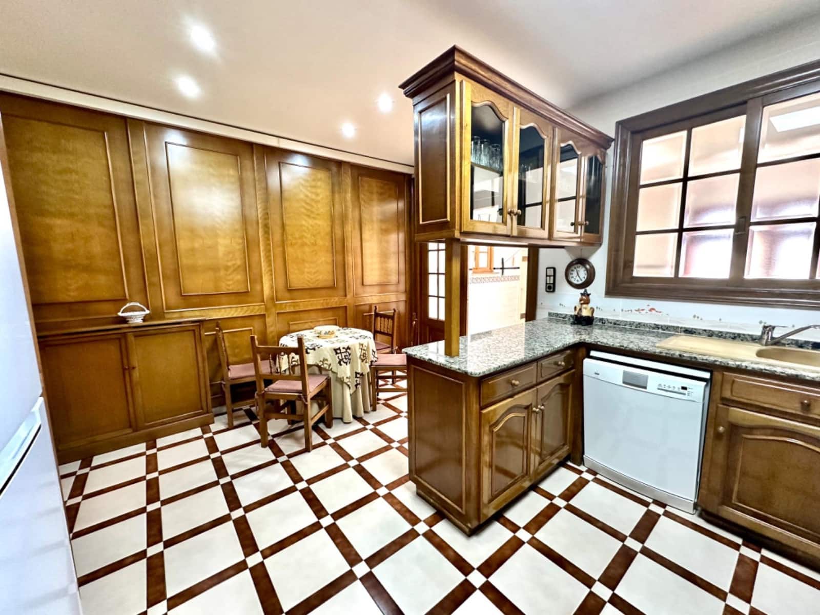 2 bedroom Flat for rent in Albalat dels Sorells with garage - € 1,000 (Ref: 9379131)