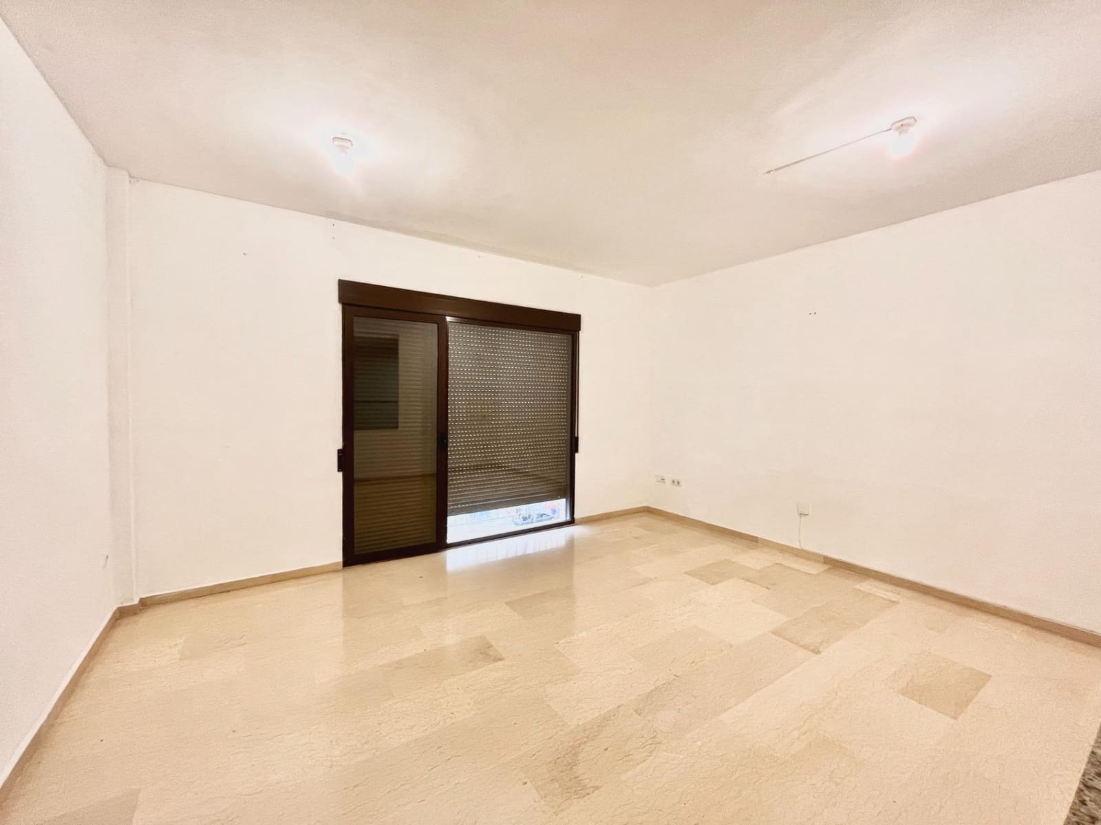 2 makuuhuone Asunto vuokrattavana paikassa Museros mukana 
autotalli - 900 € (Ref: 9449402)