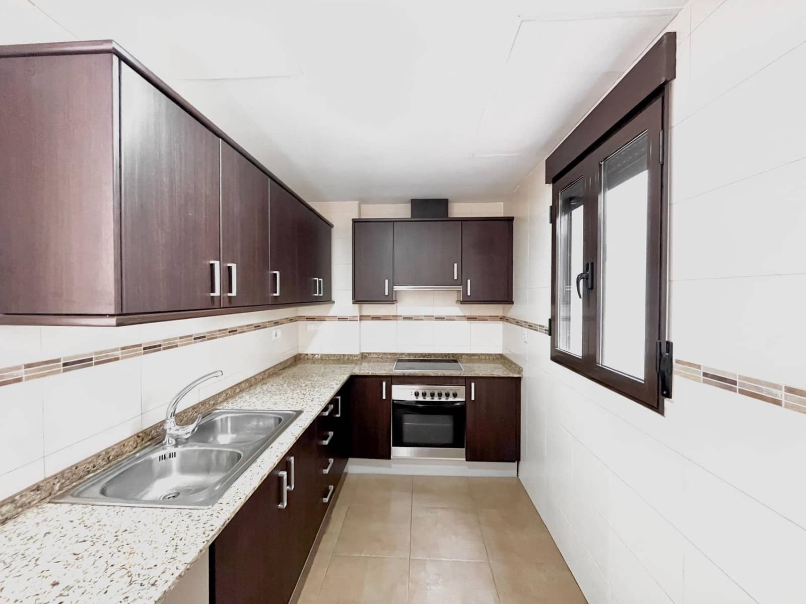 2 makuuhuone Asunto vuokrattavana paikassa Museros mukana 
autotalli - 900 € (Ref: 9449402)