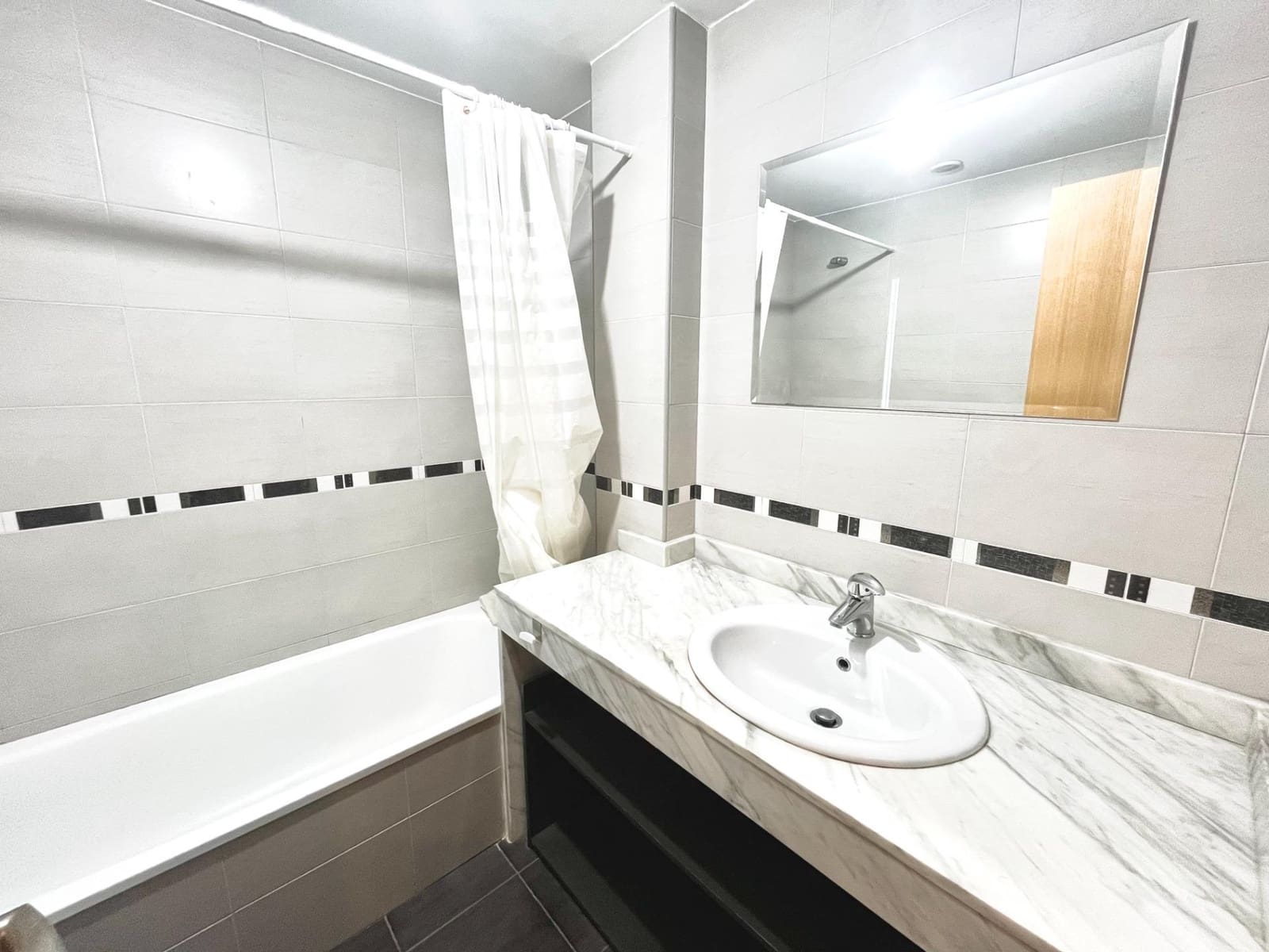 2 makuuhuone Asunto vuokrattavana paikassa Museros mukana 
autotalli - 900 € (Ref: 9449402)