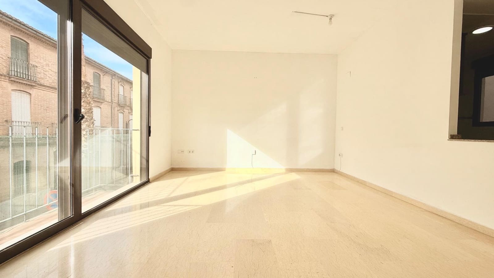 2 bedroom Flat for rent in Museros with garage - € 900 (Ref: 9449402)