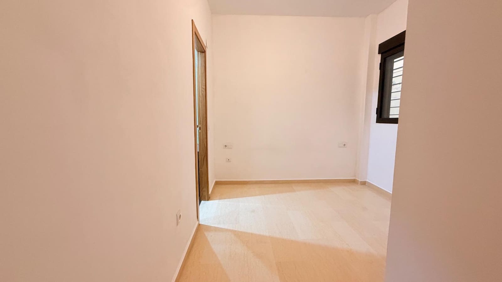 2 bedroom Flat for rent in Museros with garage - € 900 (Ref: 9449402)