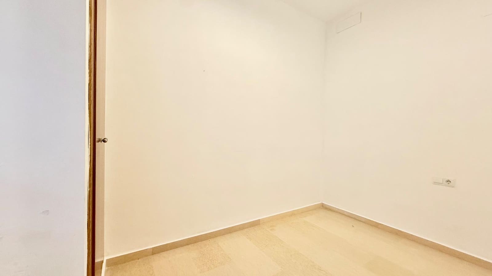 2 bedroom Flat for rent in Museros with garage - € 900 (Ref: 9449402)