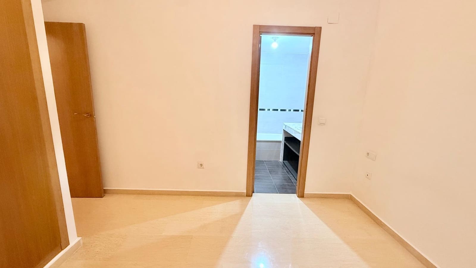 2 bedroom Flat for rent in Museros with garage - € 900 (Ref: 9449402)