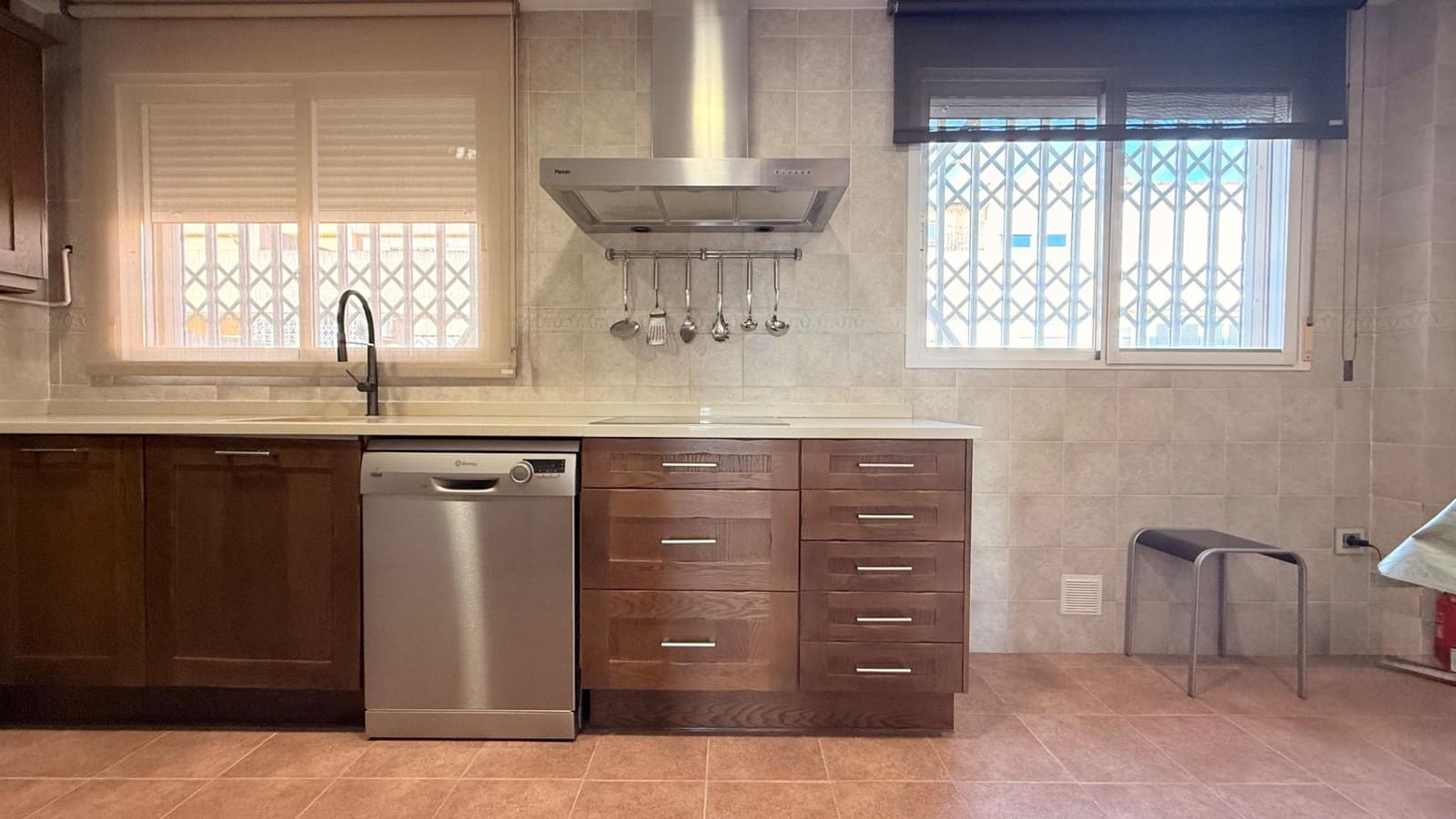 3 slaapkamer Rijtjeshuis te koop in Massamagrell met garage - € 349.900 (Ref: 9452233)