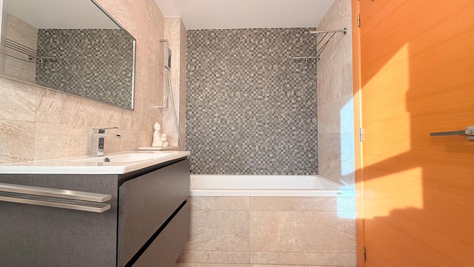 3 slaapkamer Rijtjeshuis te koop in Massamagrell met garage - € 349.900 (Ref: 9452233)