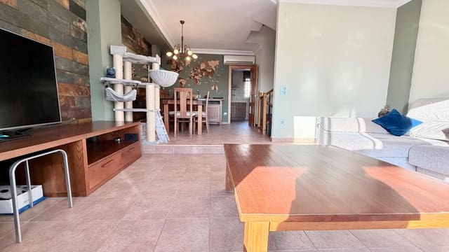 3 slaapkamer Rijtjeshuis te koop in Massamagrell met garage - € 349.900 (Ref: 9452233)