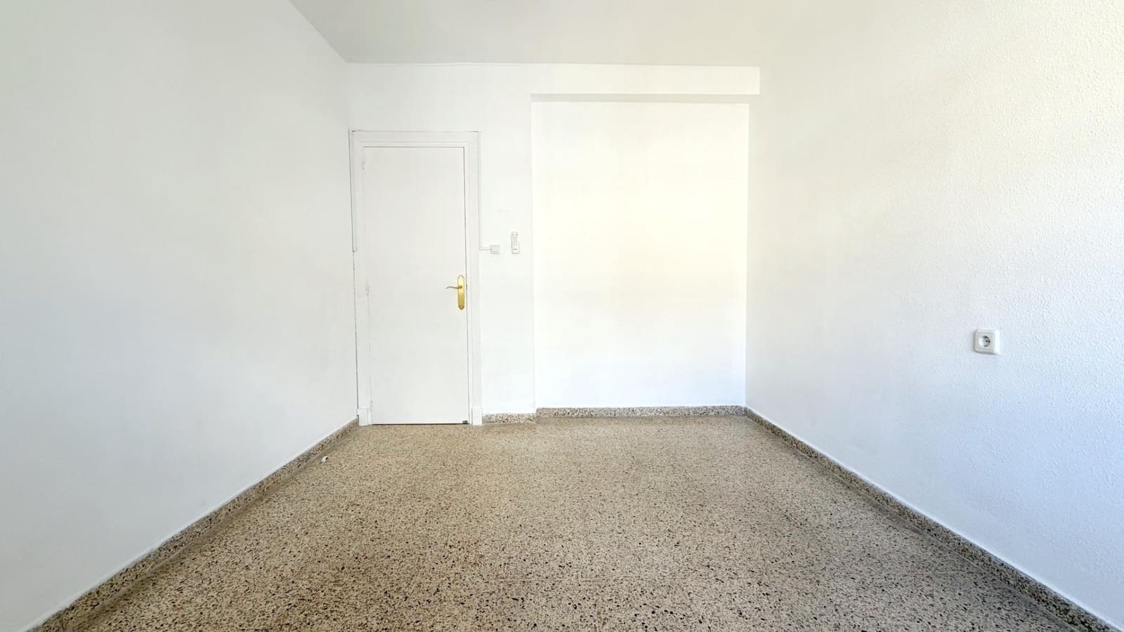 3 sovrum Lägenhet att hyra i Valencia stad - 1 400 € (Ref: 9543760)