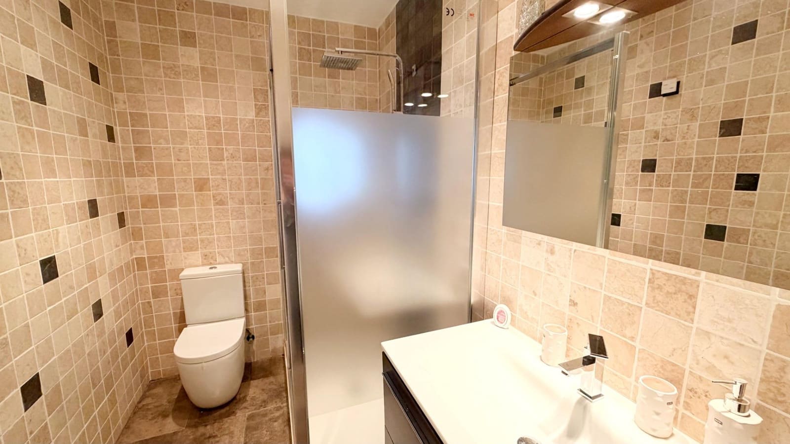 3 sovrum Lägenhet att hyra i Valencia stad - 1 400 € (Ref: 9543760)