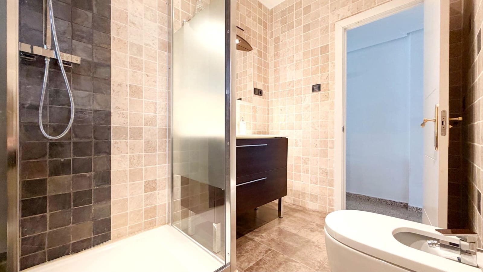 3 sovrum Lägenhet att hyra i Valencia stad - 1 400 € (Ref: 9543760)