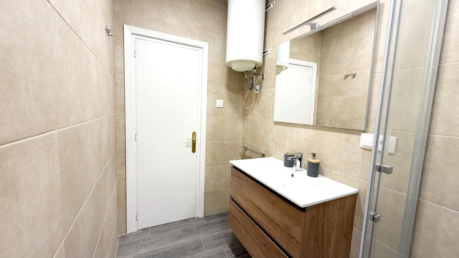 3 sovrum Lägenhet att hyra i Valencia stad - 1 400 € (Ref: 9543760)