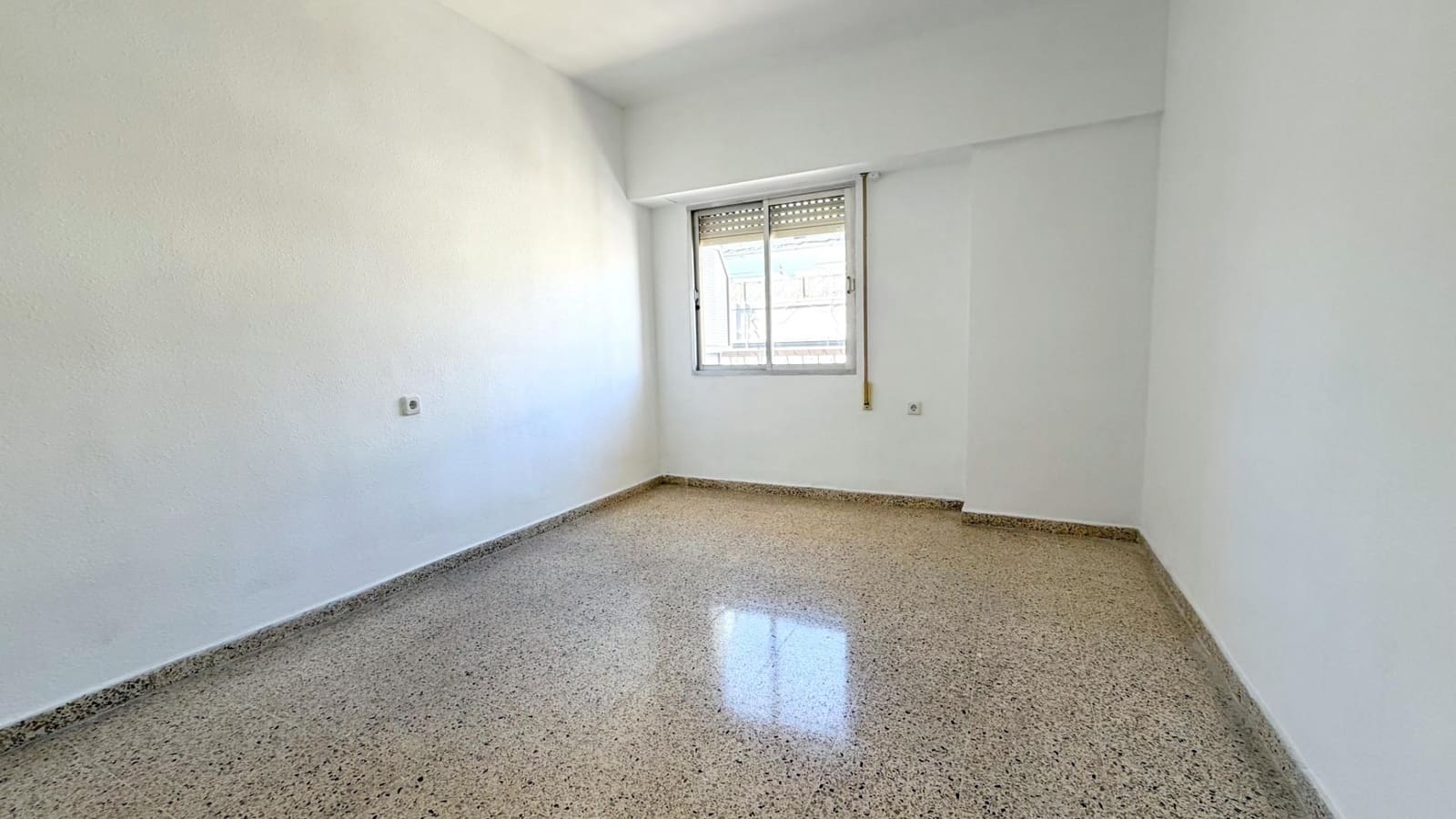 3 sovrum Lägenhet att hyra i Valencia stad - 1 400 € (Ref: 9543760)
