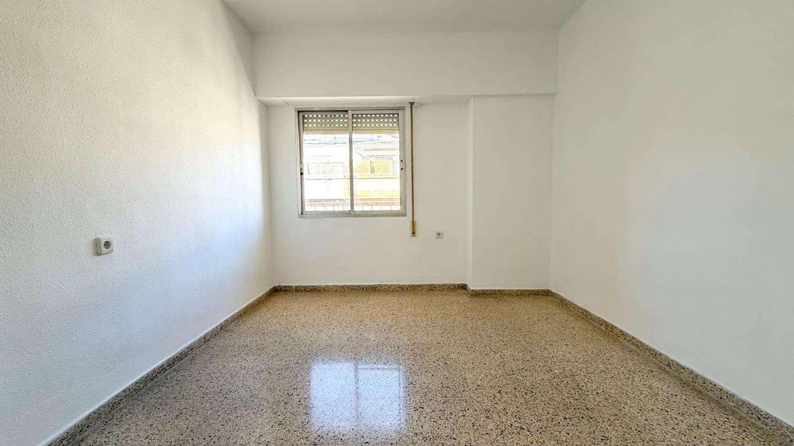 3 sovrum Lägenhet att hyra i Valencia stad - 1 400 € (Ref: 9543760)