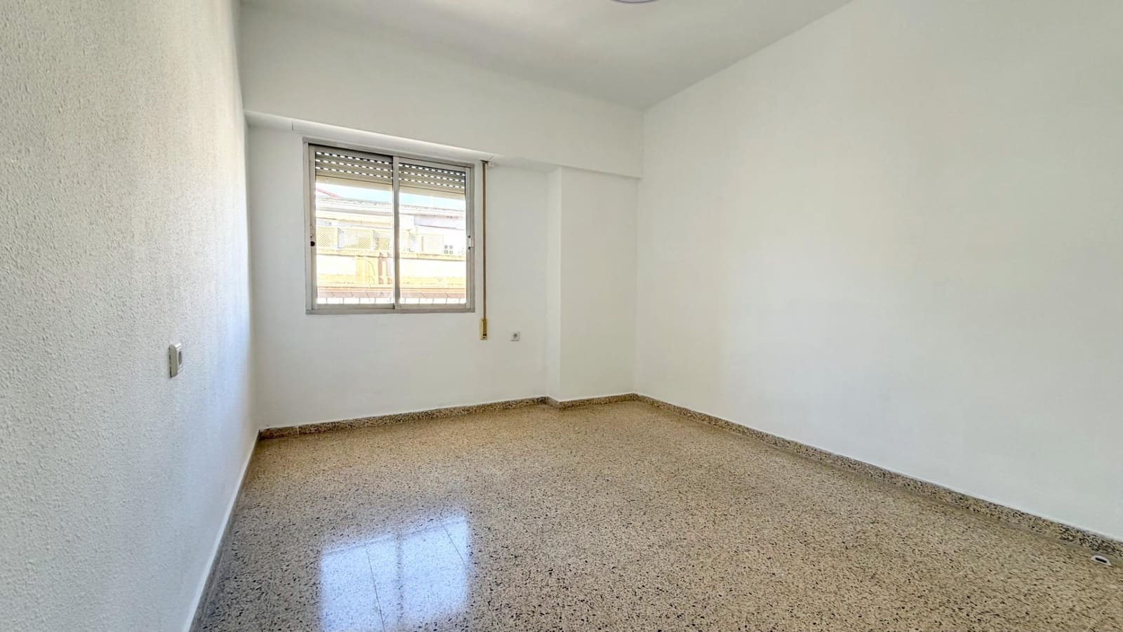 3 sovrum Lägenhet att hyra i Valencia stad - 1 400 € (Ref: 9543760)