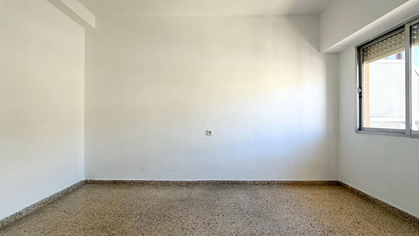 3 sovrum Lägenhet att hyra i Valencia stad - 1 400 € (Ref: 9543760)