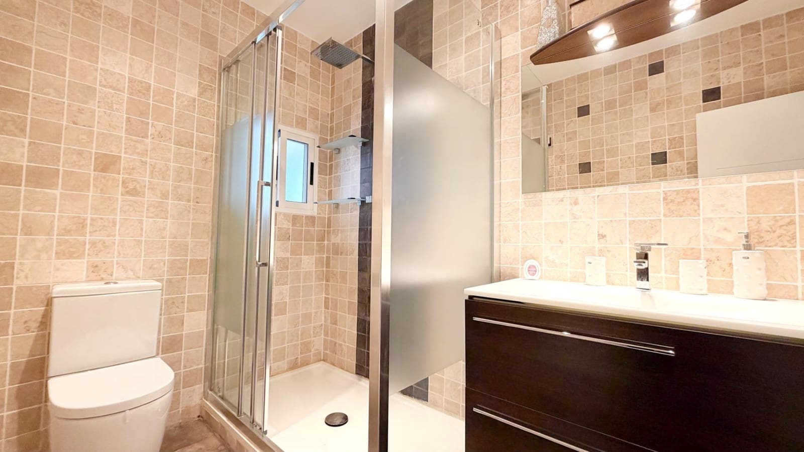 3 sovrum Lägenhet att hyra i Valencia stad - 1 400 € (Ref: 9543760)