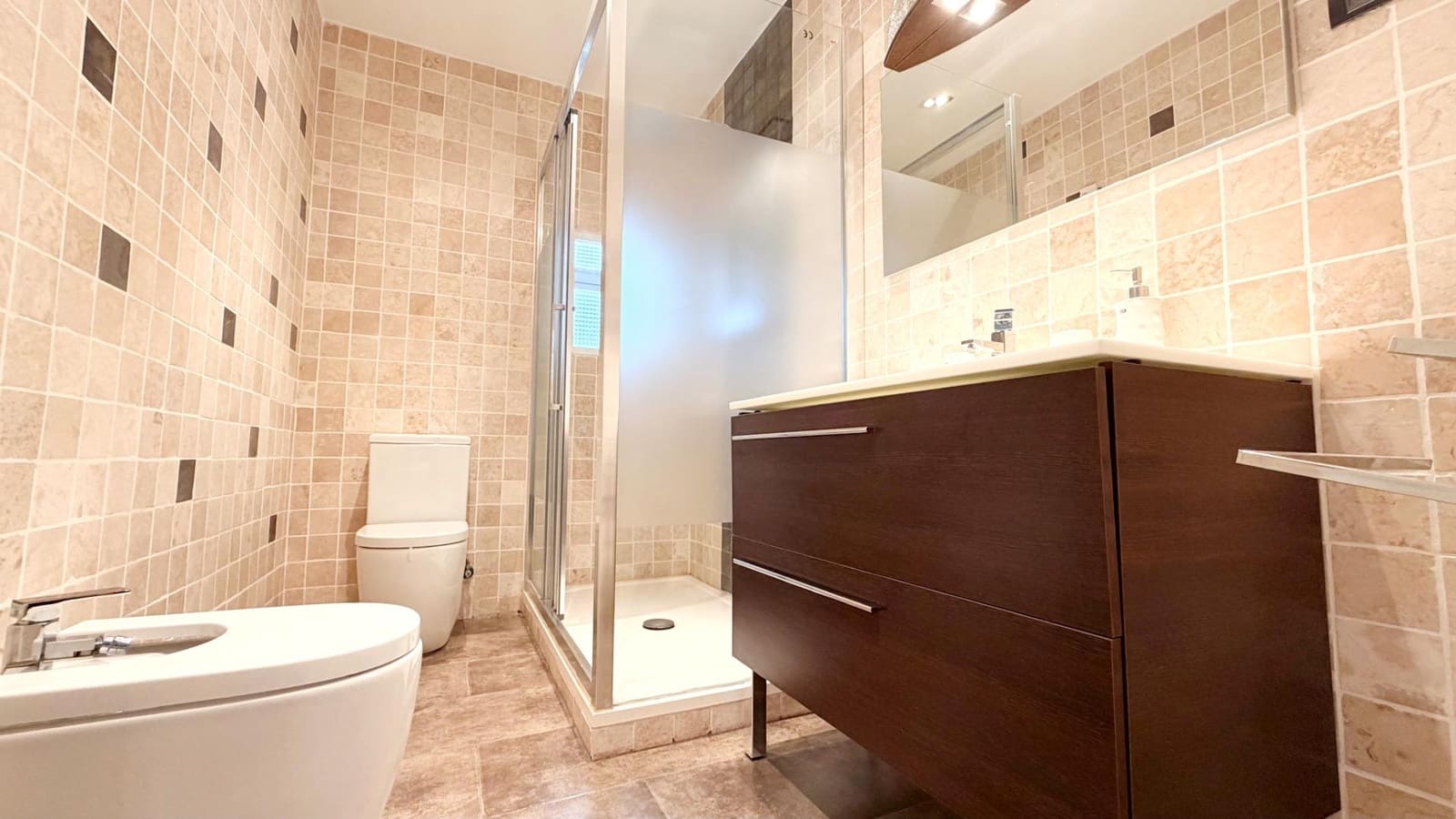 3 sovrum Lägenhet att hyra i Valencia stad - 1 400 € (Ref: 9543760)