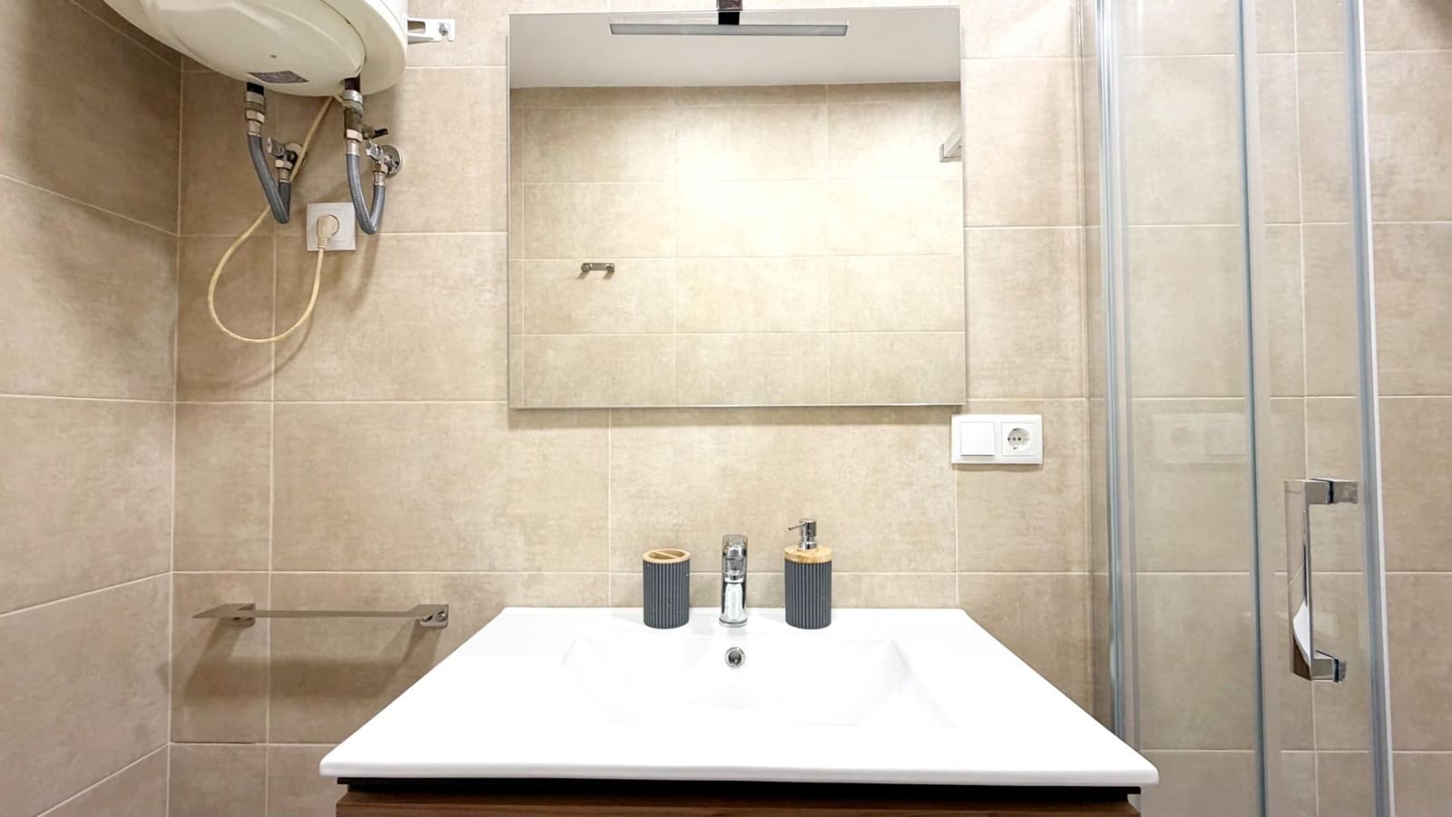 3 sovrum Lägenhet att hyra i Valencia stad - 1 400 € (Ref: 9543760)