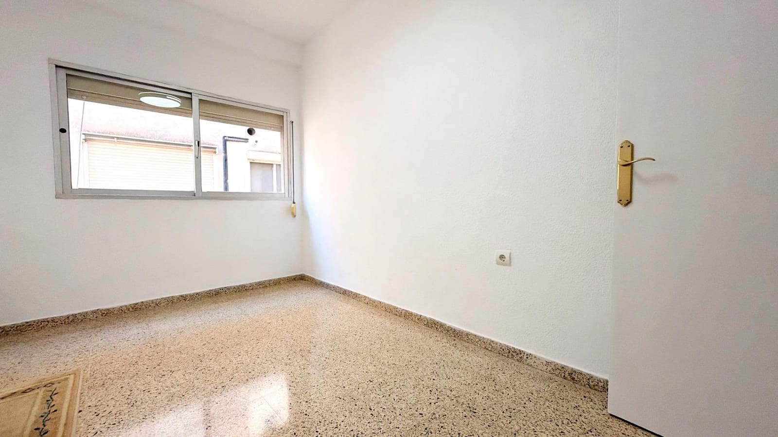 3 sovrum Lägenhet att hyra i Valencia stad - 1 400 € (Ref: 9543760)