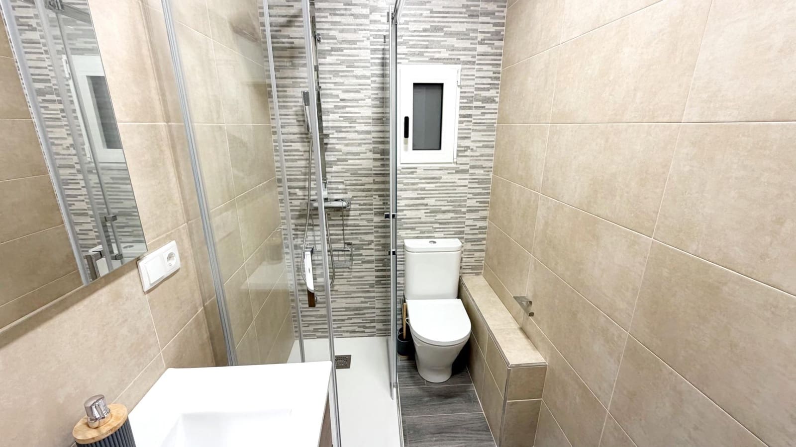 3 sovrum Lägenhet att hyra i Valencia stad - 1 400 € (Ref: 9543760)