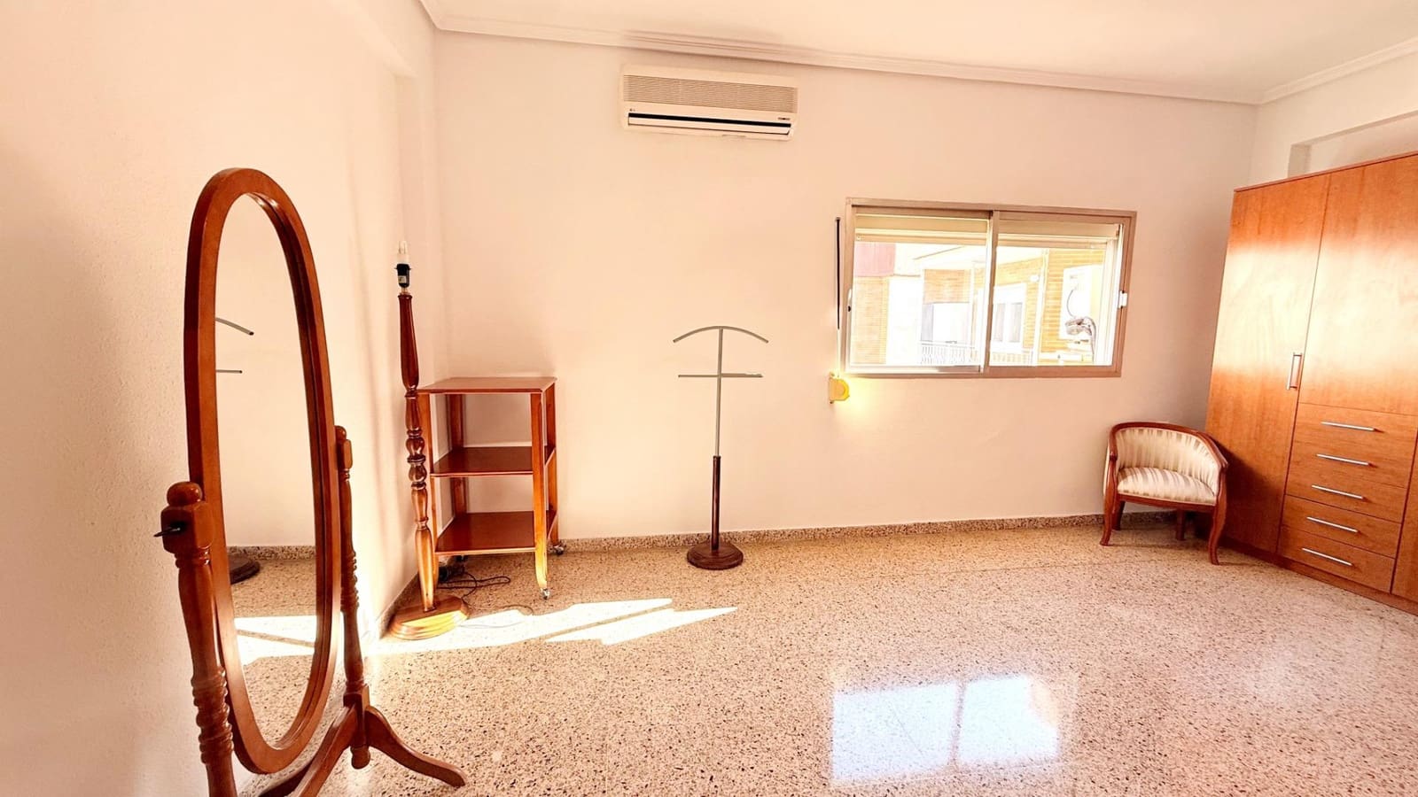 3 sovrum Lägenhet att hyra i Valencia stad - 1 400 € (Ref: 9543760)