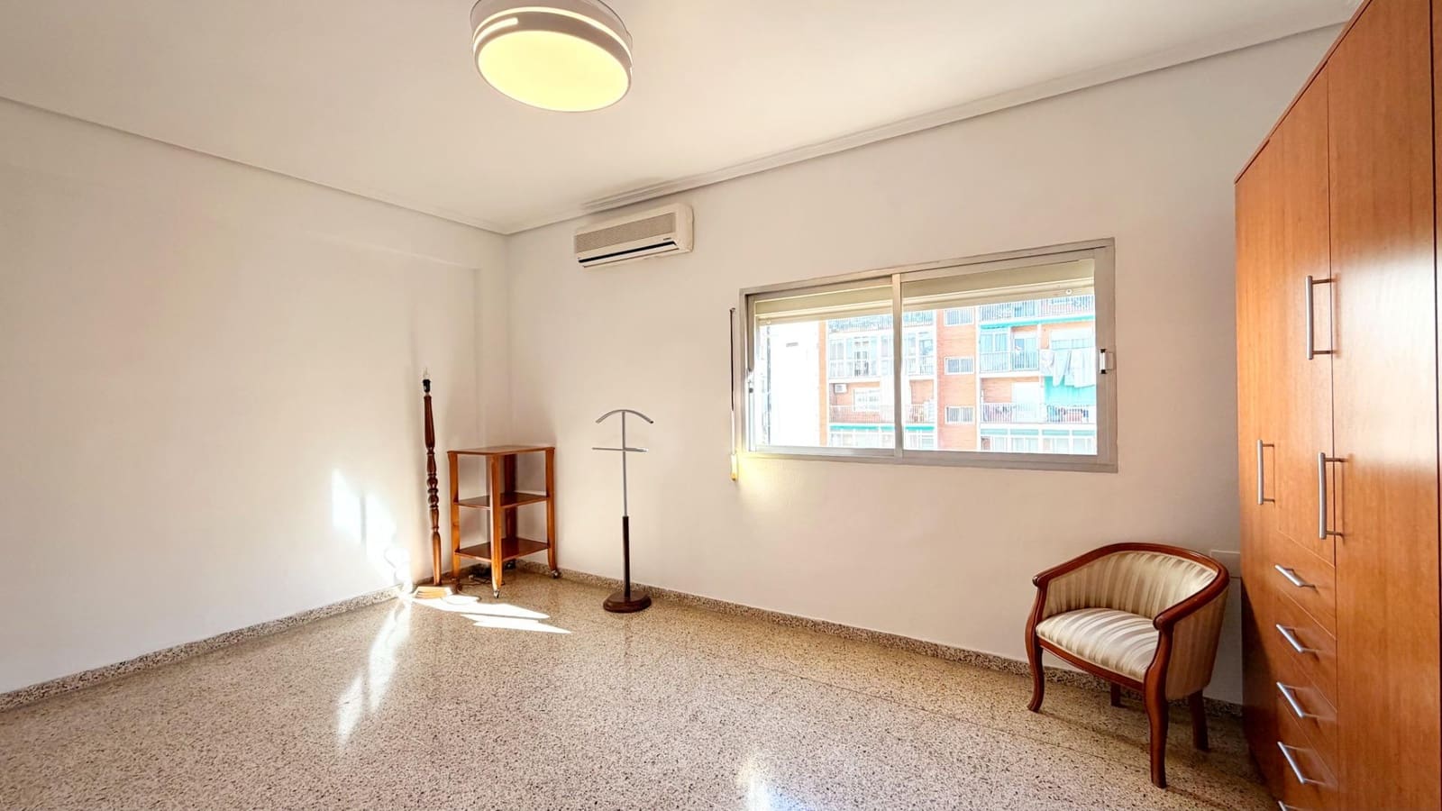 3 sovrum Lägenhet att hyra i Valencia stad - 1 400 € (Ref: 9543760)