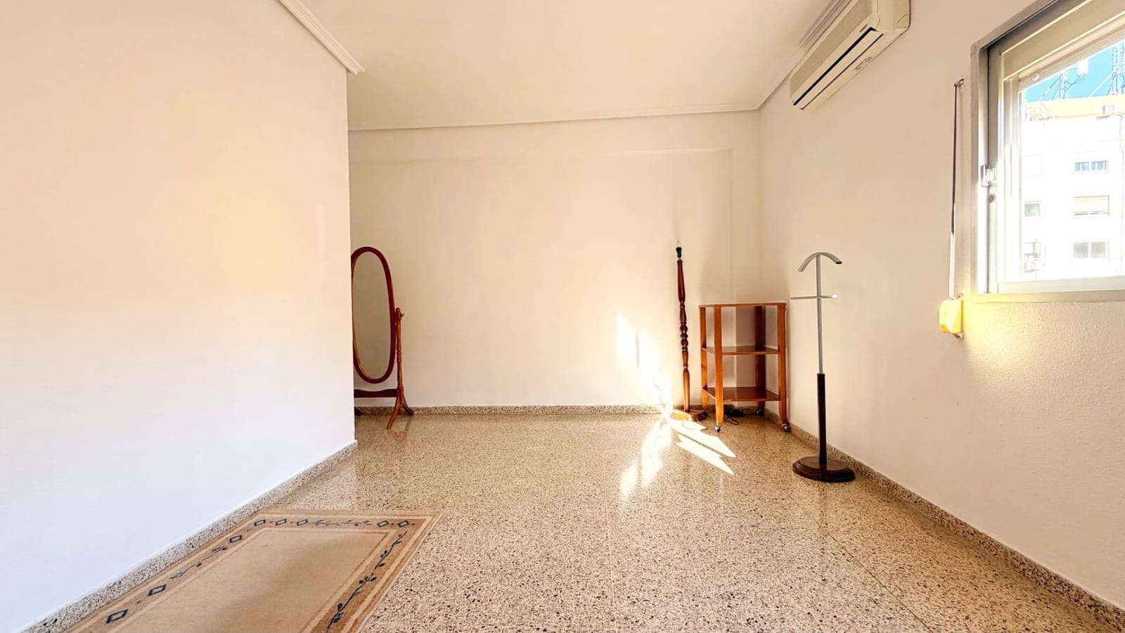 3 sovrum Lägenhet att hyra i Valencia stad - 1 400 € (Ref: 9543760)