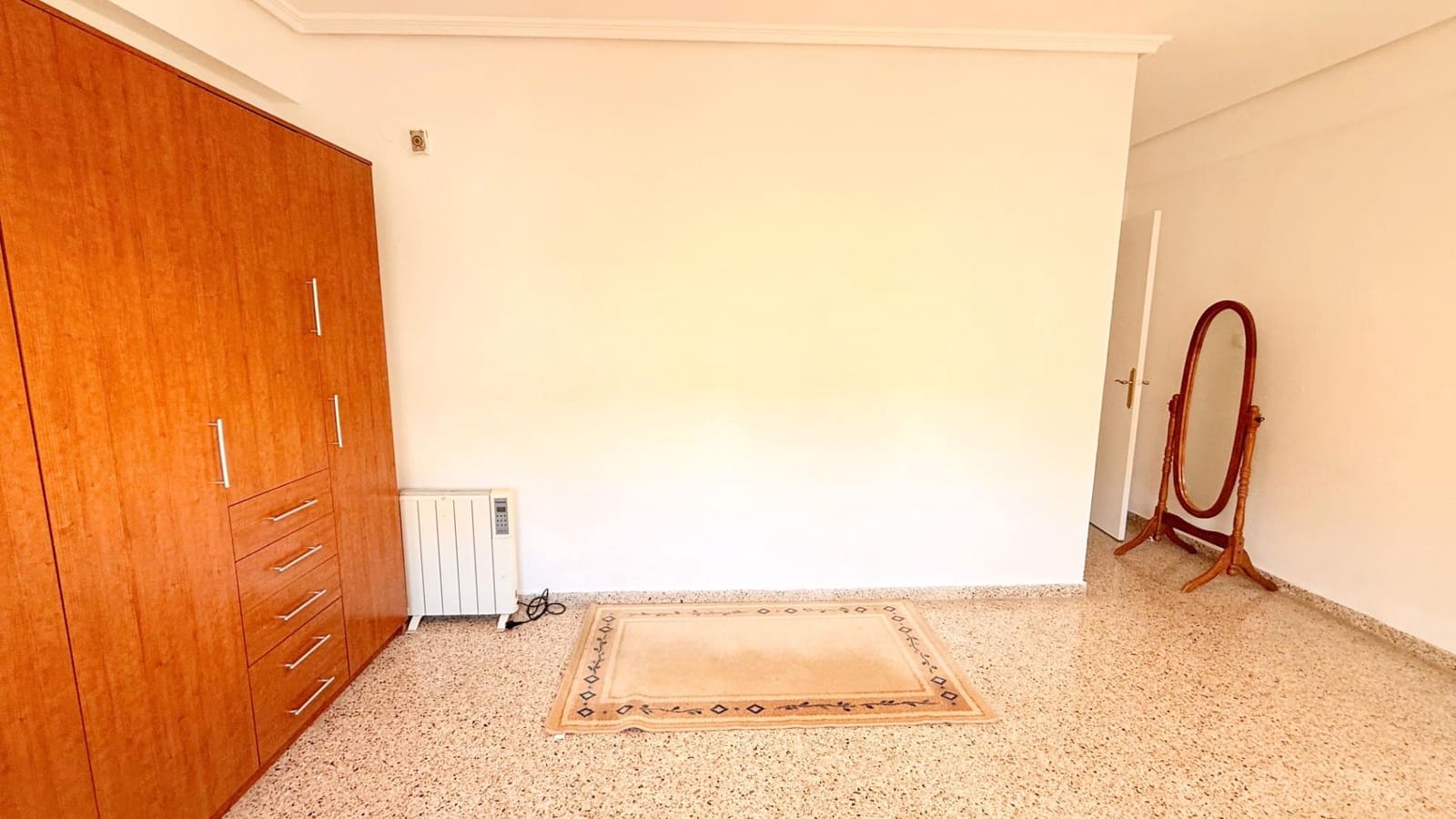 3 sovrum Lägenhet att hyra i Valencia stad - 1 400 € (Ref: 9543760)