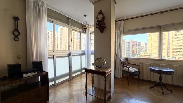 4 soveværelse Lejlighed til salg i Ciutat Universitaria, Valencia by med garage - € 569.000 (Ref: 9605074)