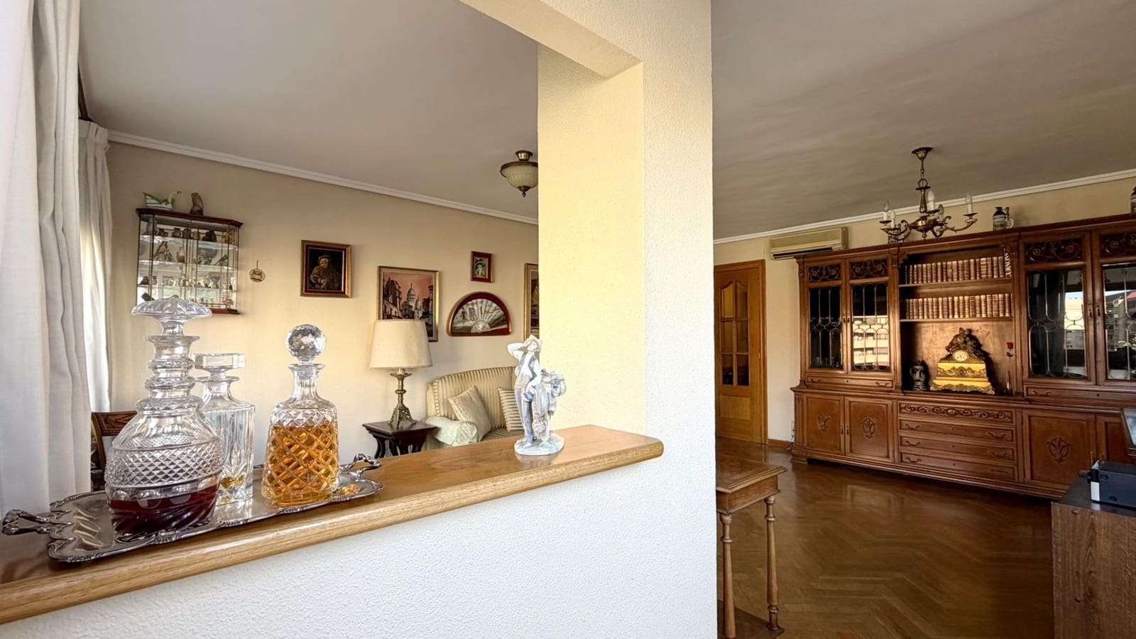 4 bedroom Flat for sale in Valencia city with garage - € 569,000 (Ref: 9605074)
