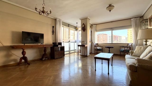 4 soveværelse Lejlighed til salg i Ciutat Universitaria, Valencia by med garage - € 569.000 (Ref: 9605074)