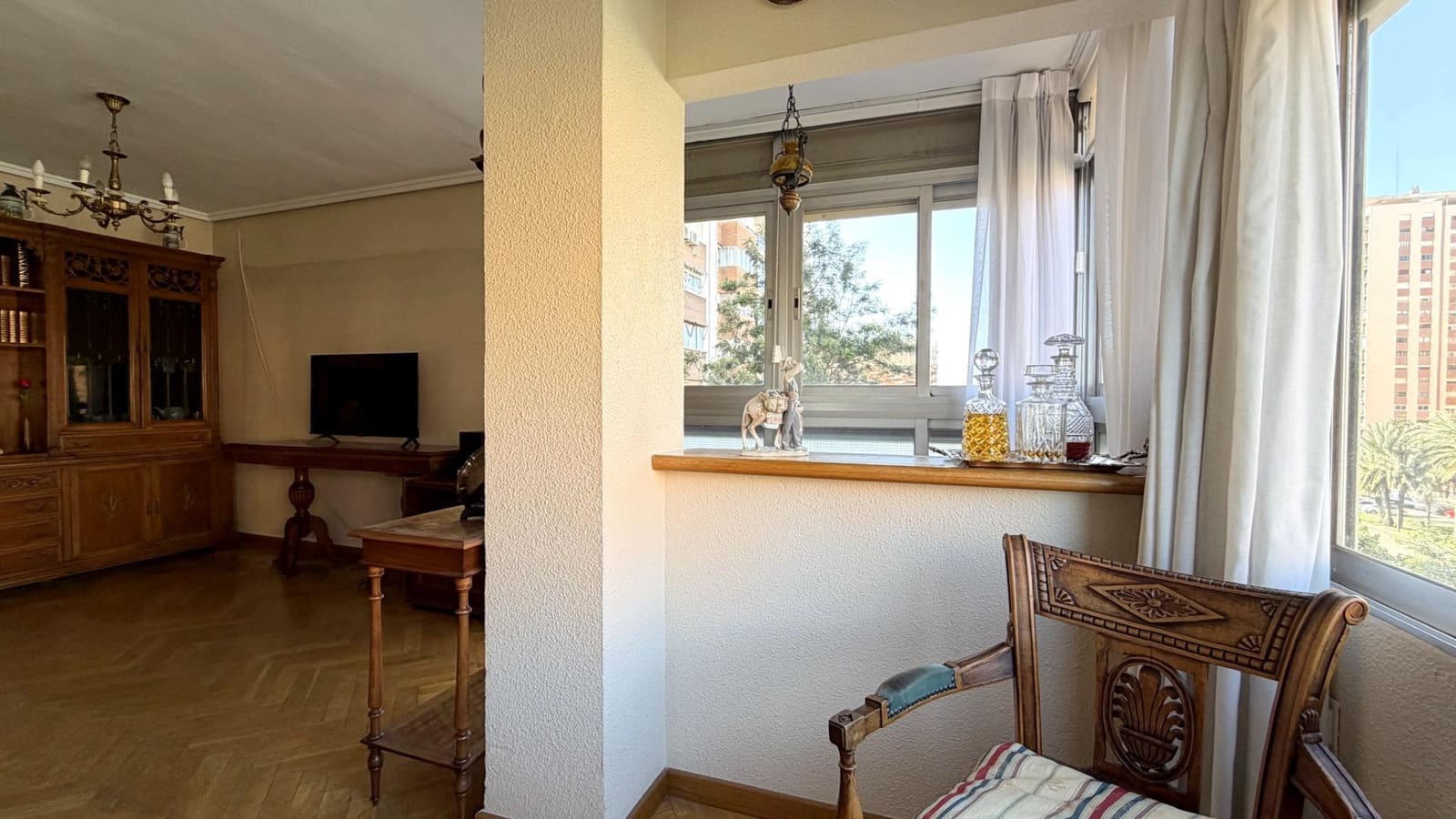 4 bedroom Flat for sale in Valencia city with garage - € 569,000 (Ref: 9605074)