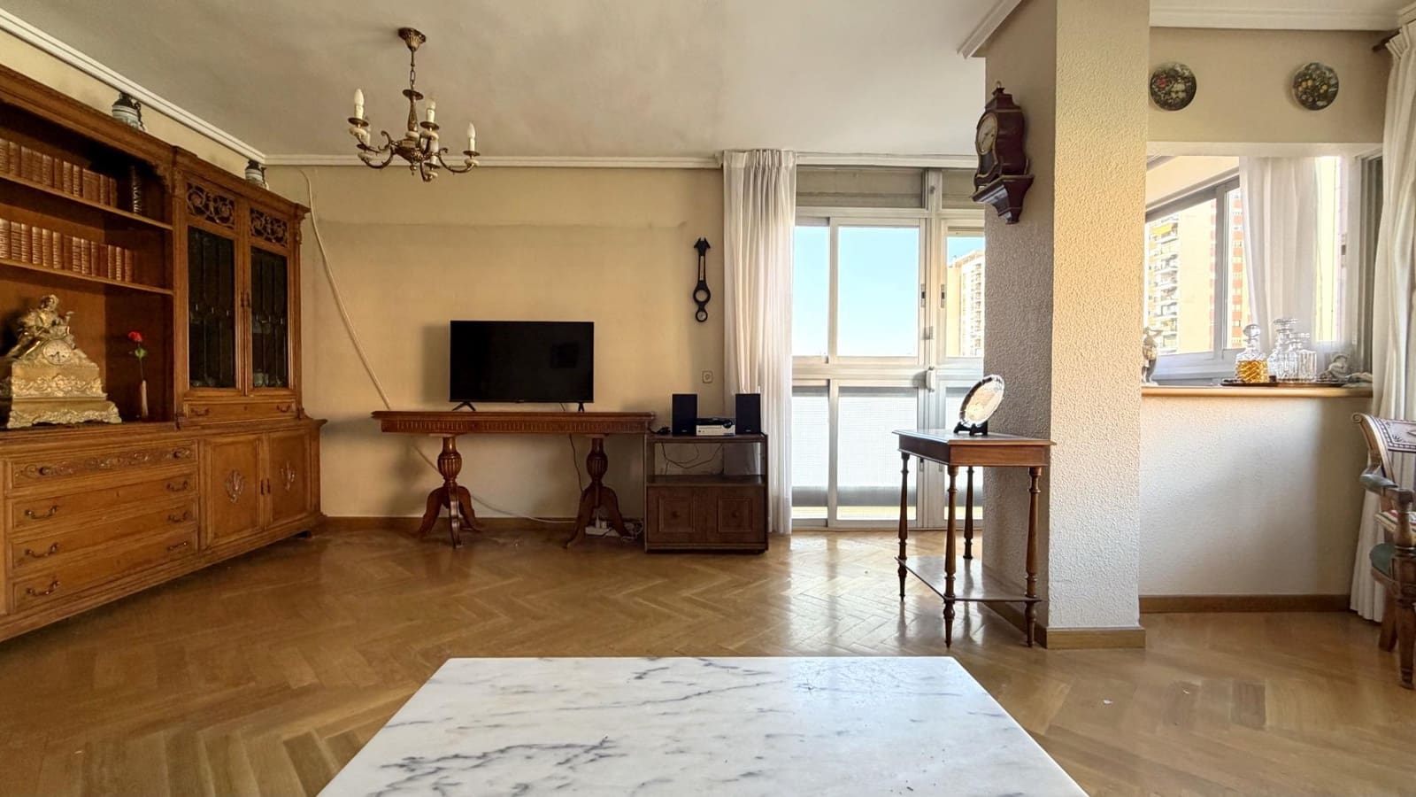 4 bedroom Flat for sale in Valencia city with garage - € 569,000 (Ref: 9605074)