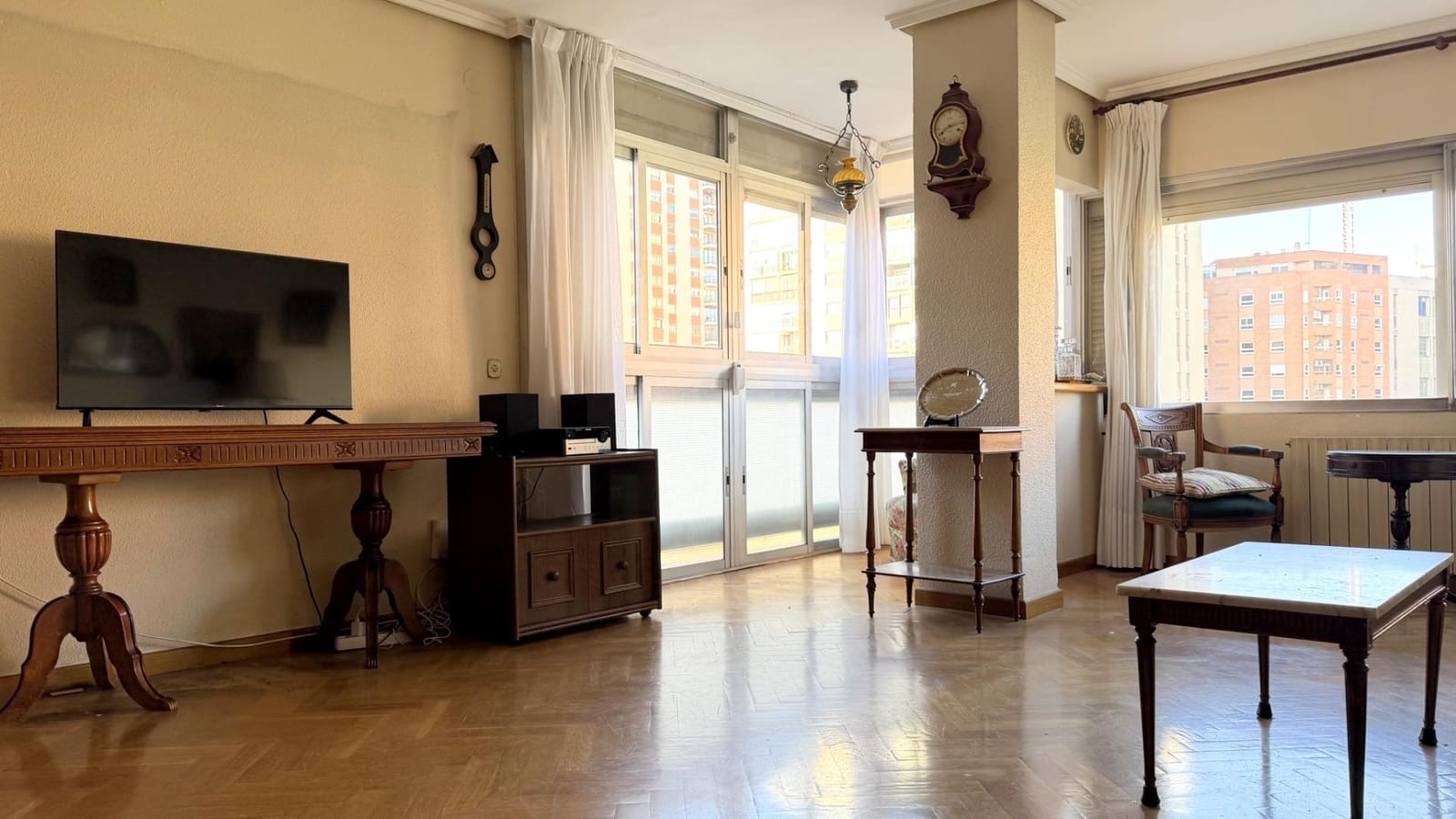 4 bedroom Flat for sale in Valencia city with garage - € 569,000 (Ref: 9605074)