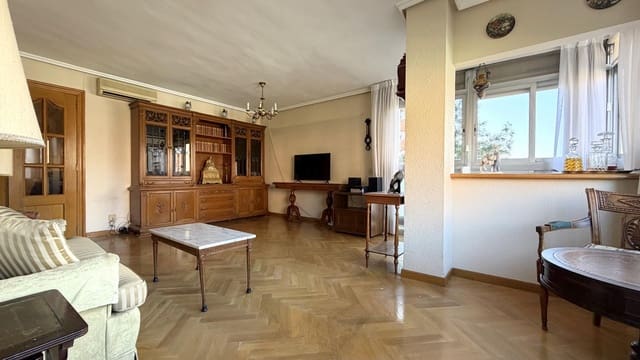 4 soveværelse Lejlighed til salg i Ciutat Universitaria, Valencia by med garage - € 569.000 (Ref: 9605074)
