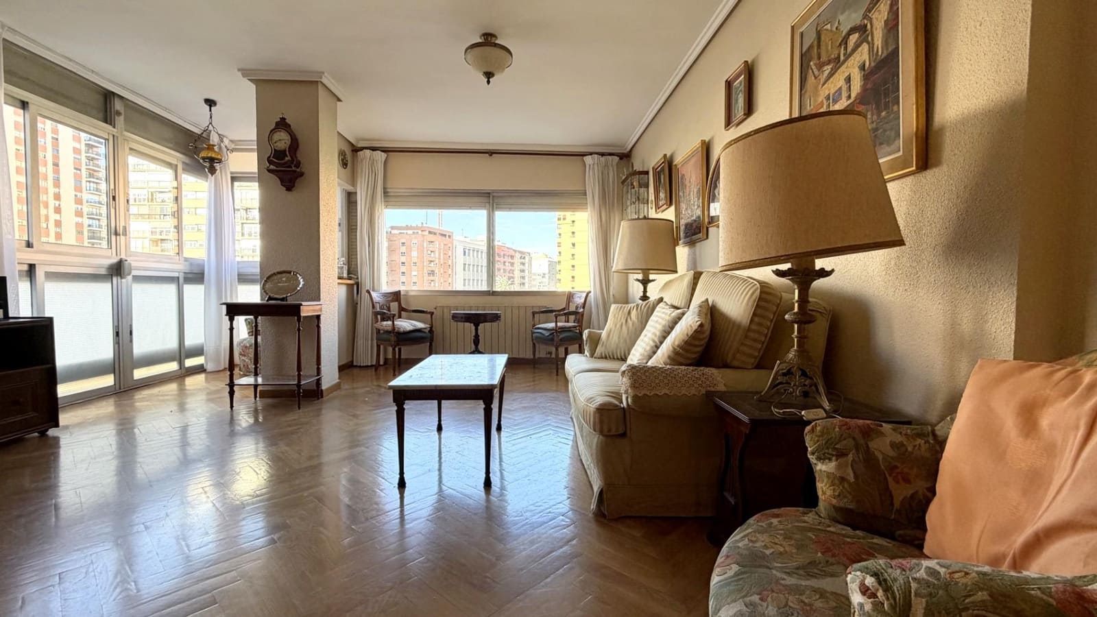 4 bedroom Flat for sale in Valencia city with garage - € 569,000 (Ref: 9605074)