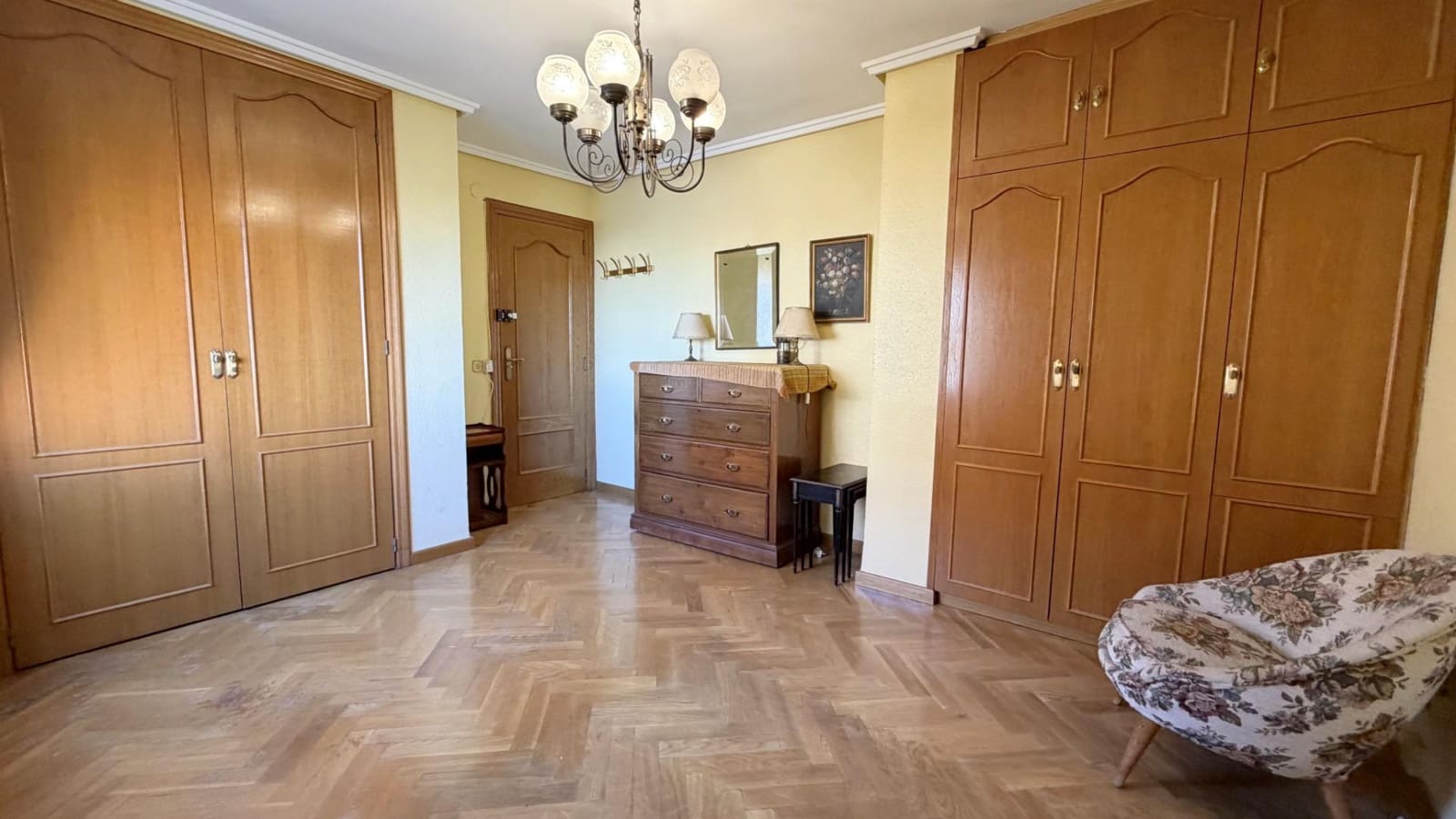 4 bedroom Flat for sale in Valencia city with garage - € 569,000 (Ref: 9605074)
