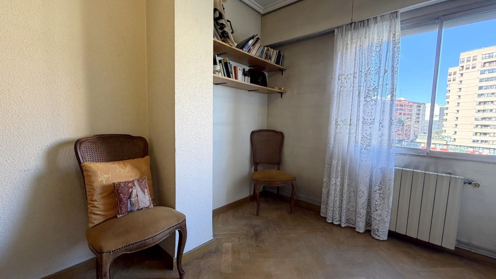 4 bedroom Flat for sale in Valencia city with garage - € 569,000 (Ref: 9605074)