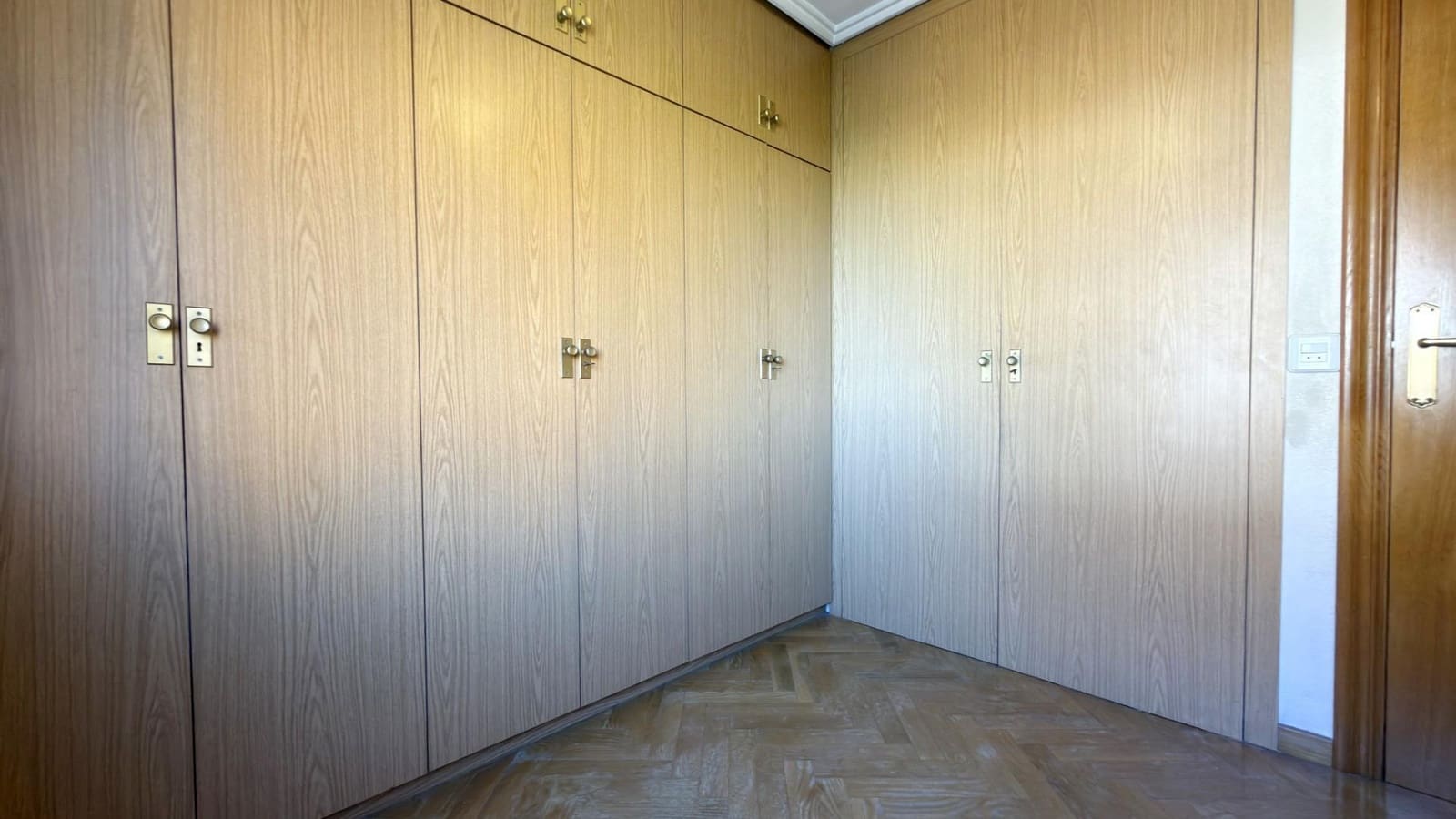 4 bedroom Flat for sale in Valencia city with garage - € 569,000 (Ref: 9605074)