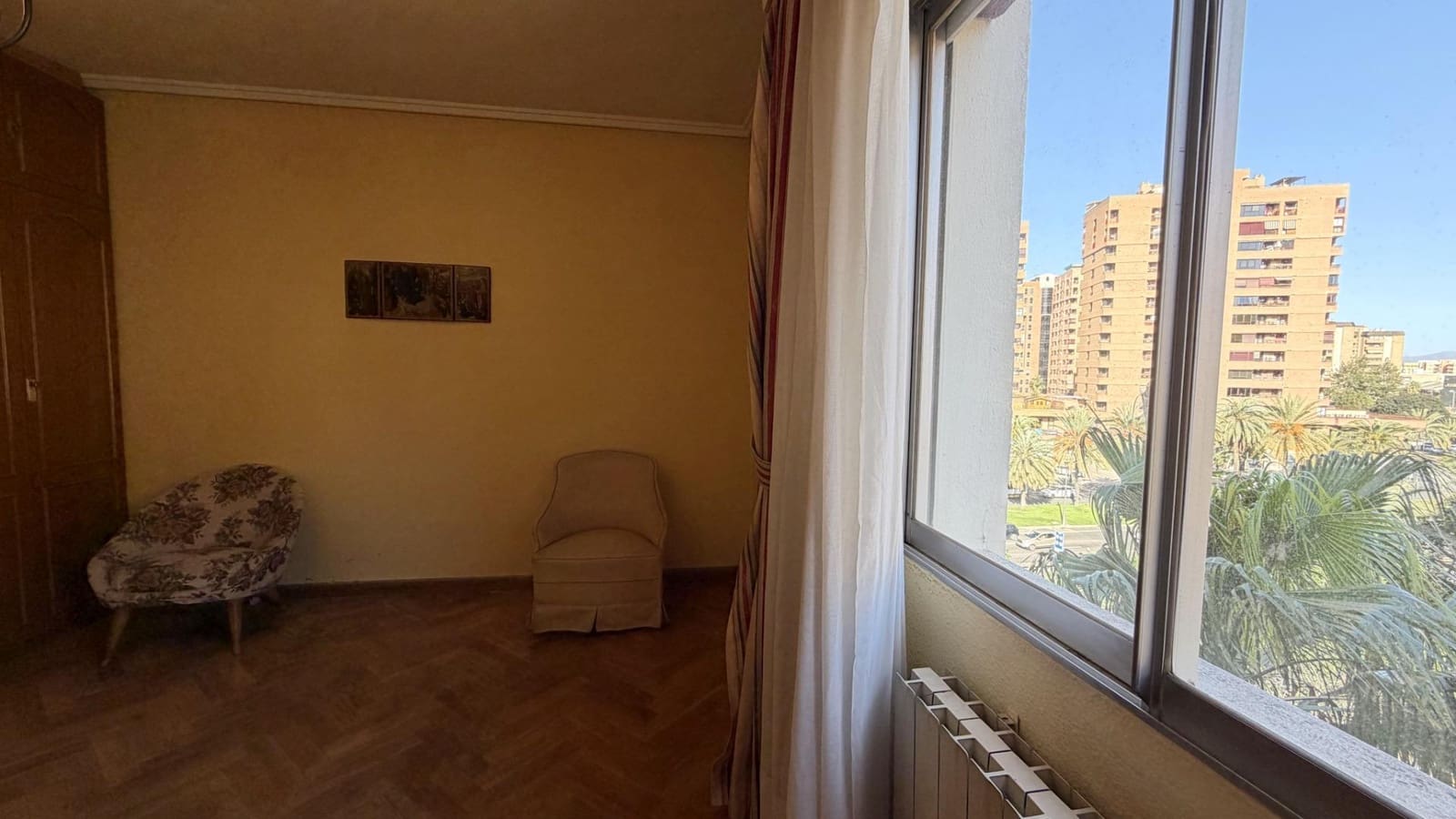 4 bedroom Flat for sale in Valencia city with garage - € 569,000 (Ref: 9605074)