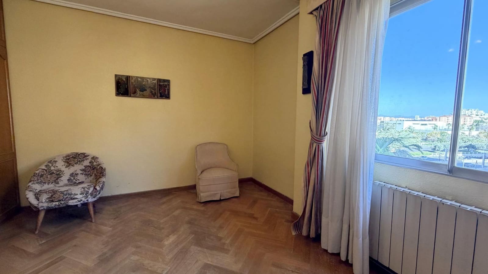 4 bedroom Flat for sale in Valencia city with garage - € 569,000 (Ref: 9605074)