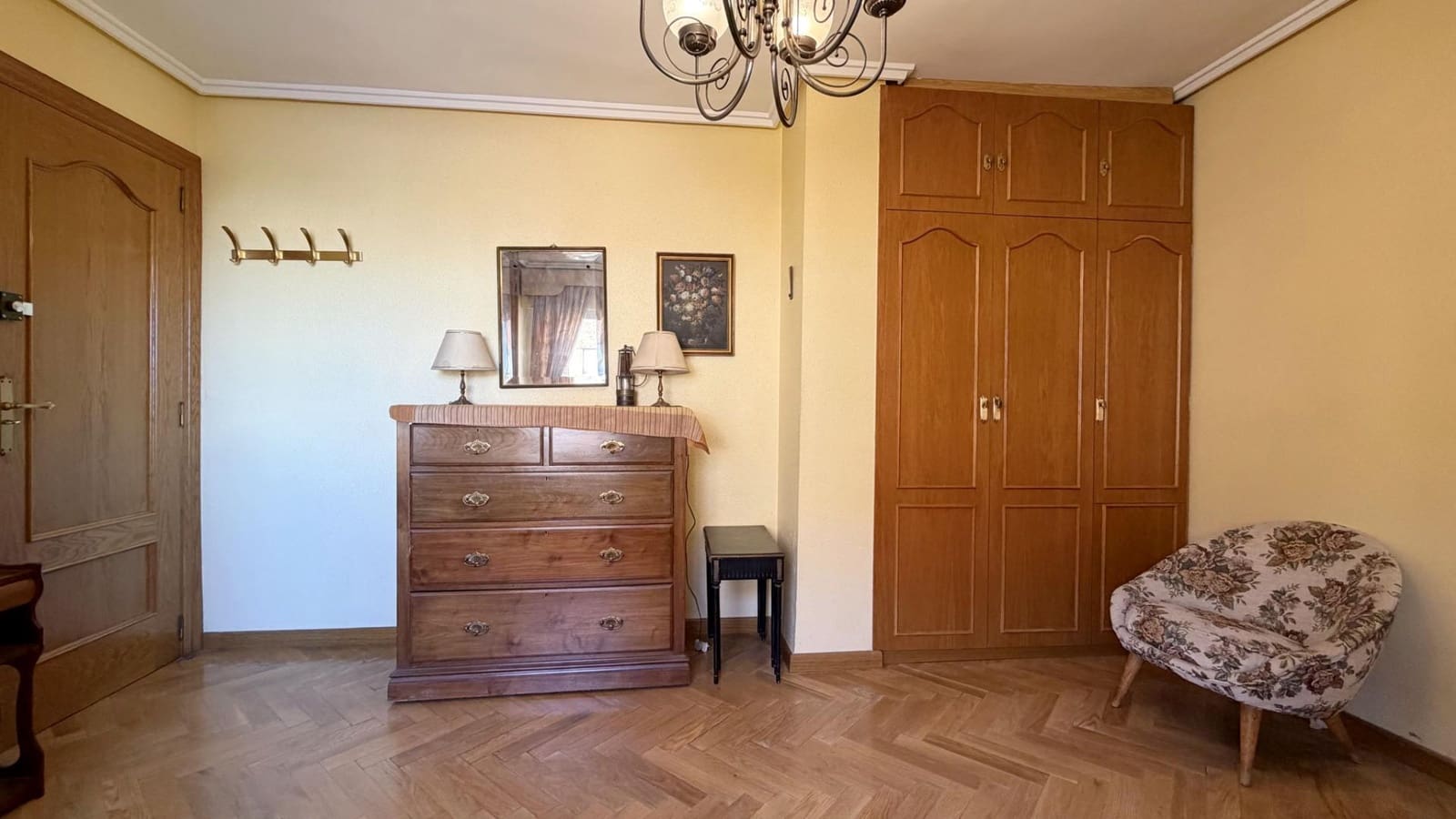 4 bedroom Flat for sale in Valencia city with garage - € 569,000 (Ref: 9605074)