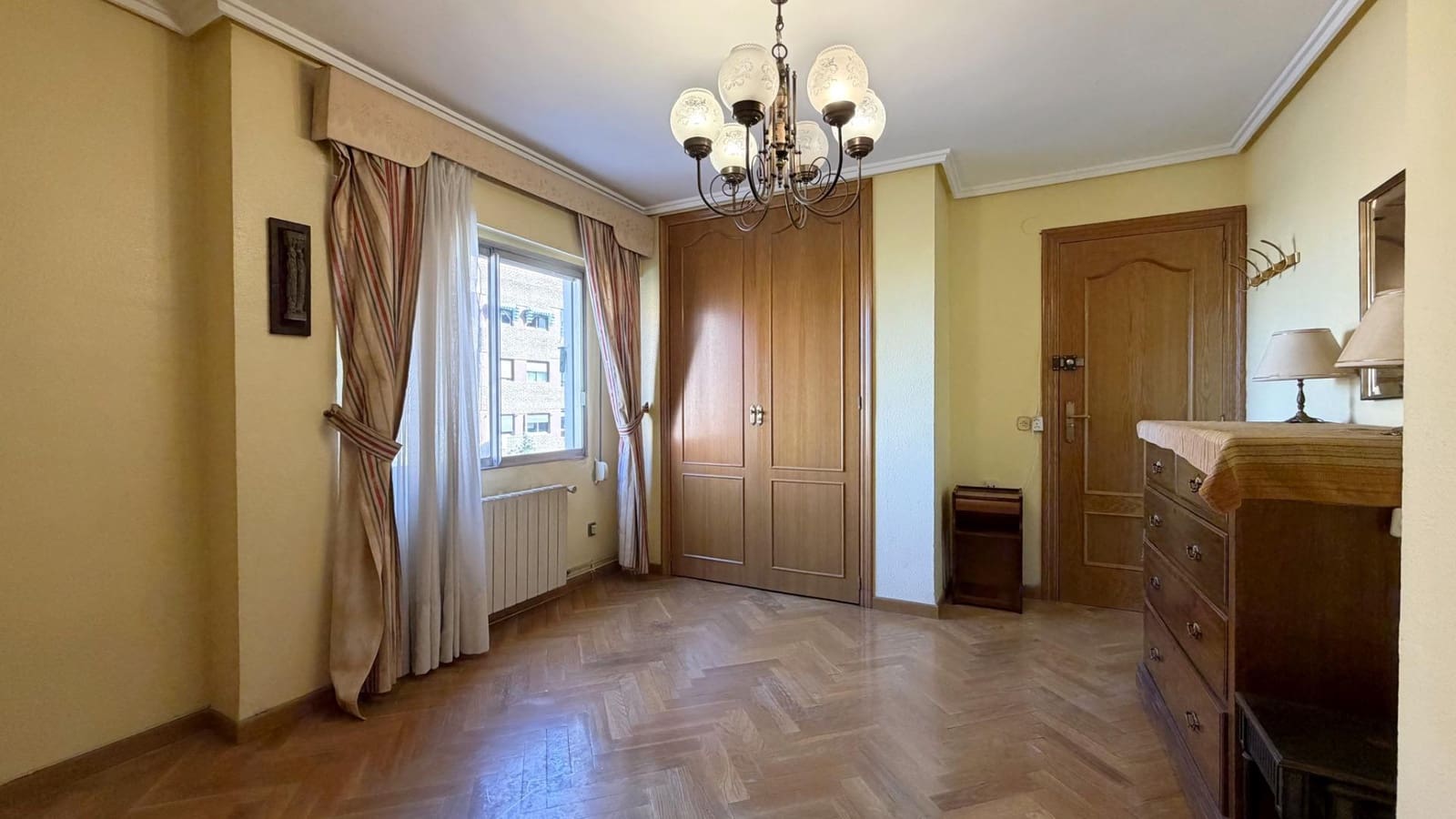 4 bedroom Flat for sale in Valencia city with garage - € 569,000 (Ref: 9605074)