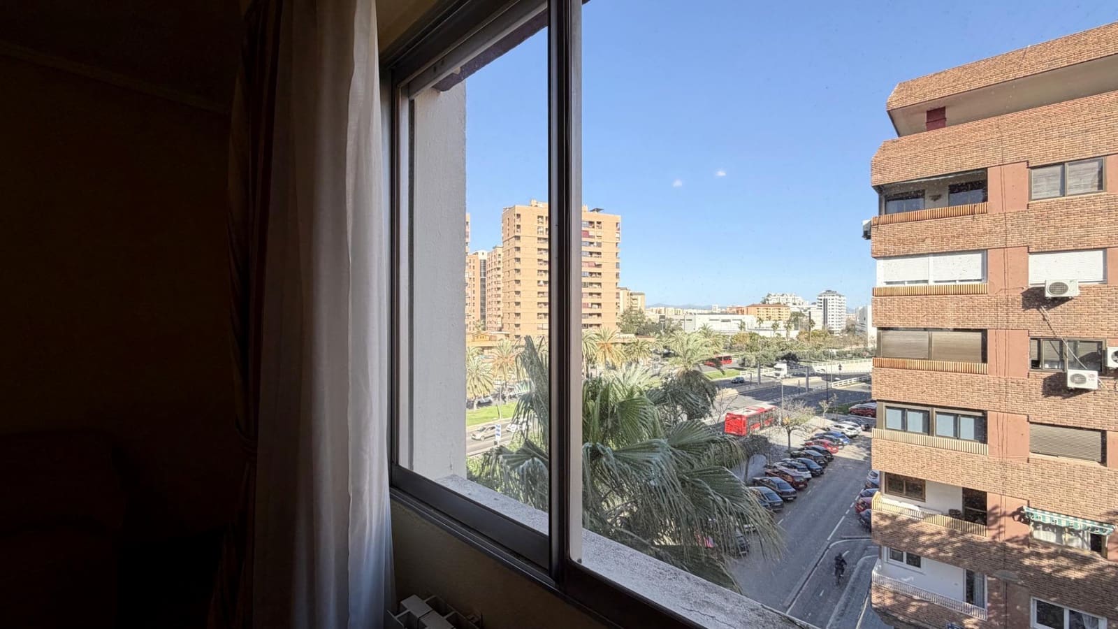 4 bedroom Flat for sale in Valencia city with garage - € 569,000 (Ref: 9605074)